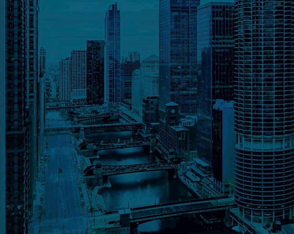 Looking west down the Chicago River in downtown Chicago